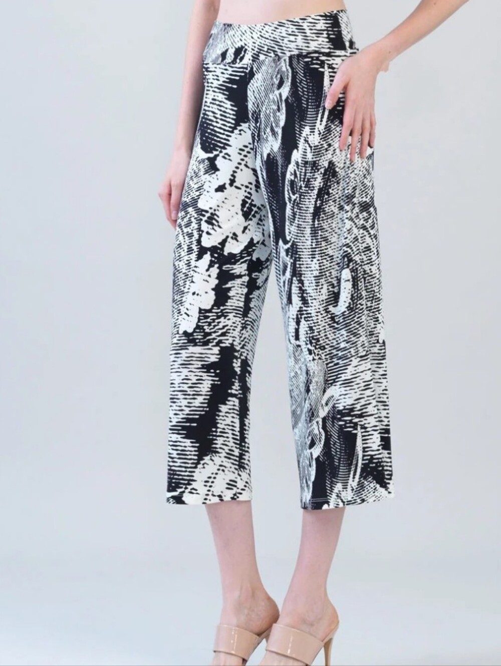Clara SunWoo Signature Modern Gaucho Pants Abstract Etch Cropped Stretch XS